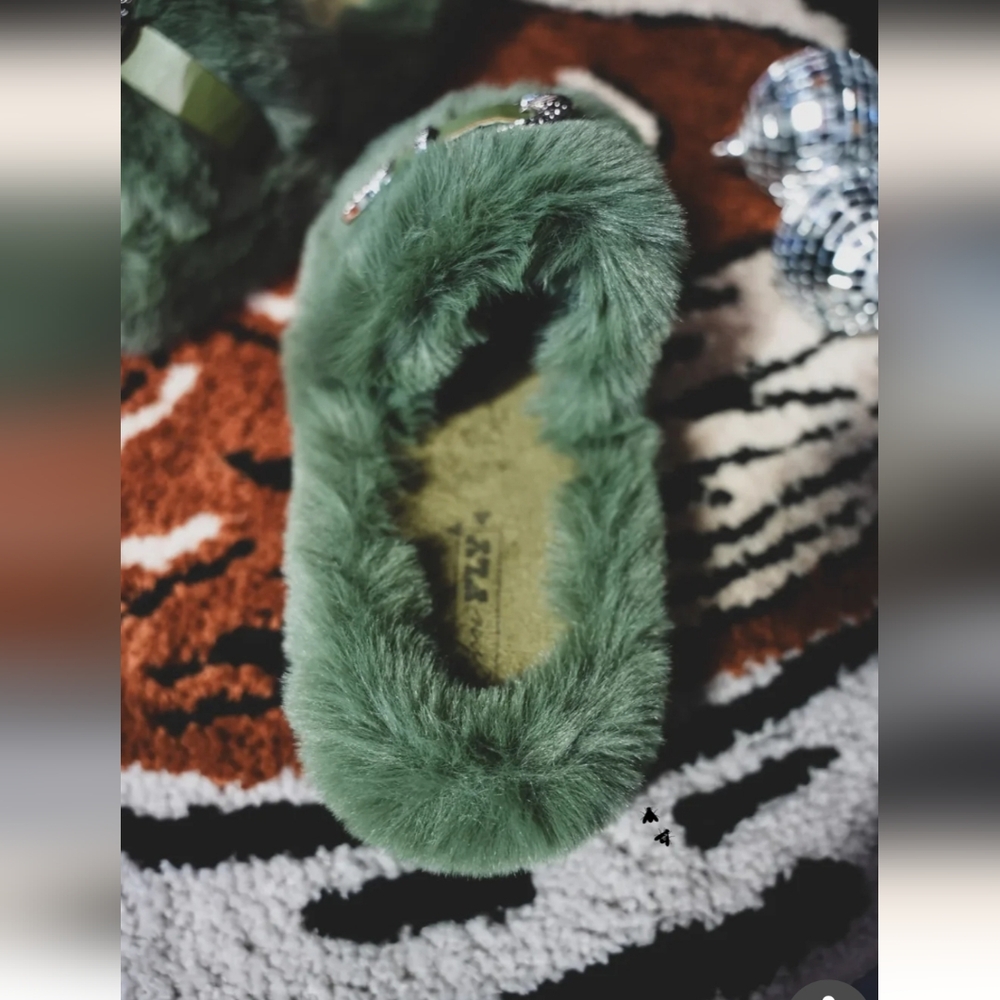 Two Fly Co. NWT Buckle Up Slippers ~ Cacti Green Faux Fur Slippers Western - Picture 4 of 9